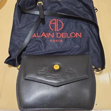 ALAIN DELON 블랙 가죽 숄더백