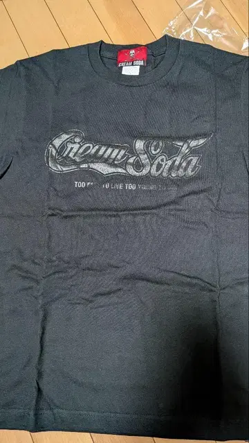 CREAM SODA 블랙 T셔츠