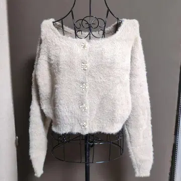 DaTuRa 베이지 복슬복슬 니트 긴팔