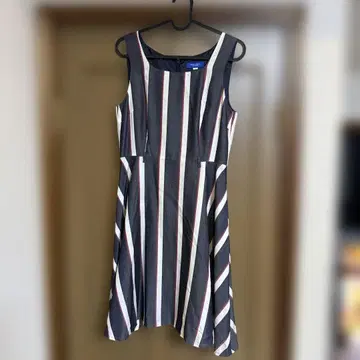 BLUE LABEL 스트라이프 슬리브리스 원피스