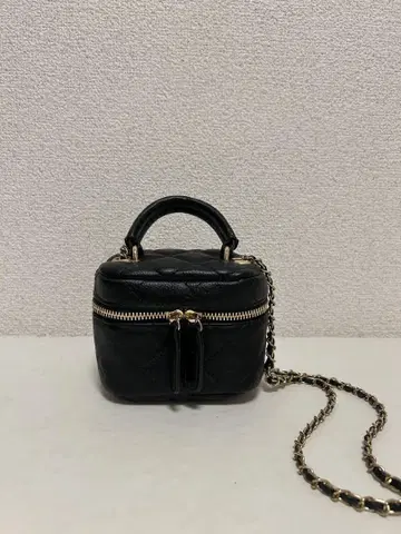 블랙 퀼팅 숄더백