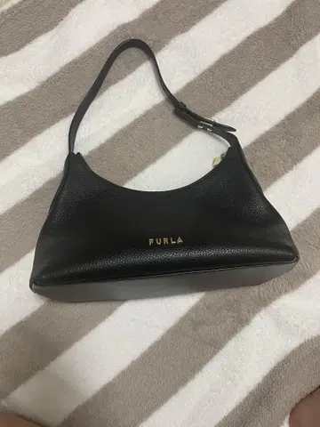 FURLA 블랙 가죽 핸드백
