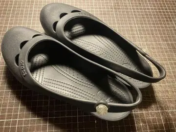 crocs 블랙 오픈토 샌들