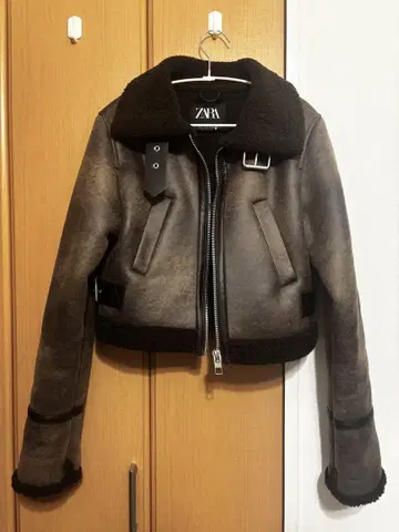 ZARA 무스탕 자켓