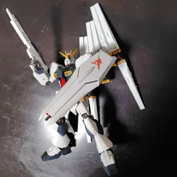 HGUC 1/144 뉴 건담 건담