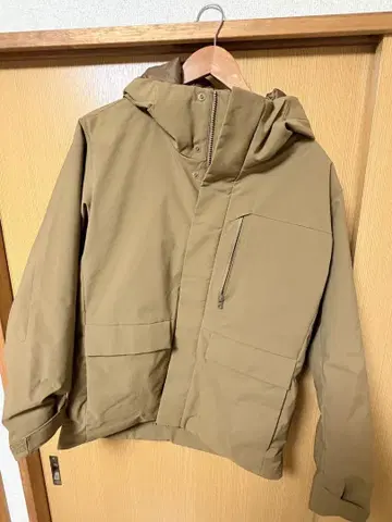 UNIQLO 브라운 후드 부착 다운 자켓