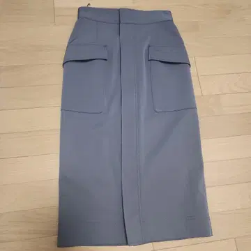 그레이 타이트 스커트 앞 포켓 부착