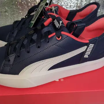 PUMA 네이비/화이트 스니커즈