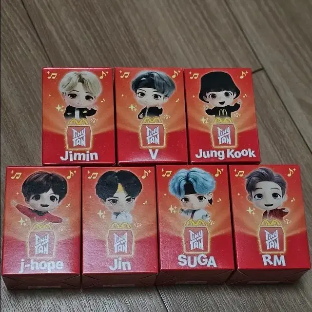 해피밀 bts TinyTAN 피규어 7명 풀세트 판매합니다.