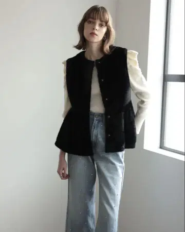 블랙 퍼 베스트 버튼 포함