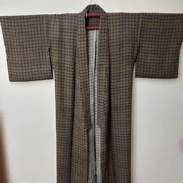 브라운과 파랑 체크 무늬 코몬 단의