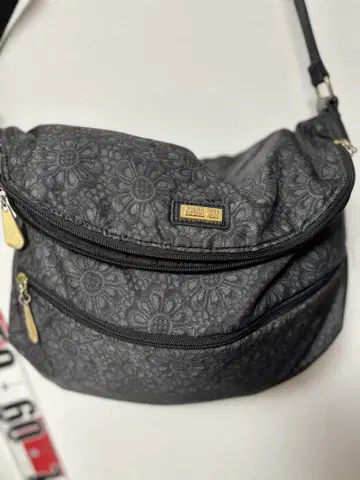 ANNA SUI 꽃무늬 숄더백 그레이