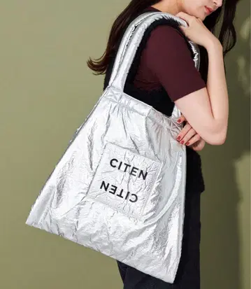 [미사용 새상품] <CITEN> 패디드 클리어 로고 토트백 실버