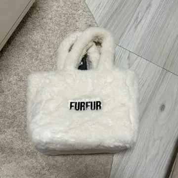 FURFUR 화이트 퍼 토트백