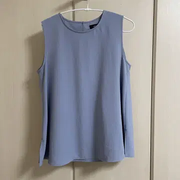 연한 파랑색 슬리브리스 탑