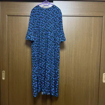 저널 스탠다드 레리움 파랑과 블랙의 꽃무늬 롱 원피스