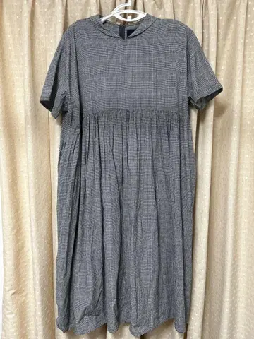늑대와 올빼미 휴일과 시 둥근 카라 반팔 개더 원피스