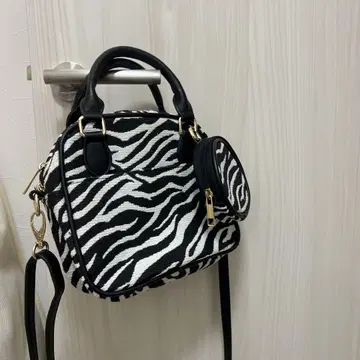 제브라 패턴 컴팩트 핸드백