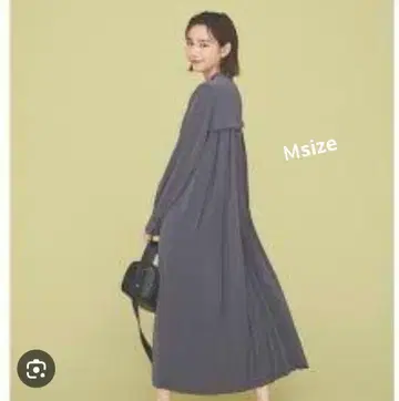 플라스테 밴드 카라 백 플리츠 셔츠