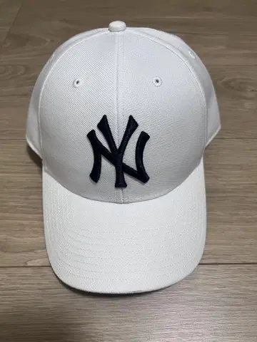 [ 47BRAND ] NY 로고 캡 화이트 새상품급