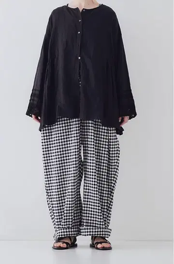 nest Robe 린넨 레이스 사이드 개더 블라우스 네스트로브
