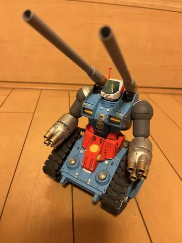 MG 1/100 건탱크 페인팅 완성품