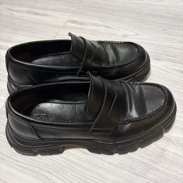 ZARA 블랙 통굽 로퍼