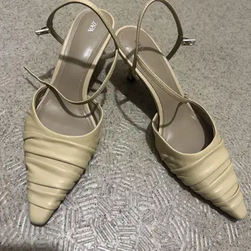 ZARA 베이지 스트랩 하이힐