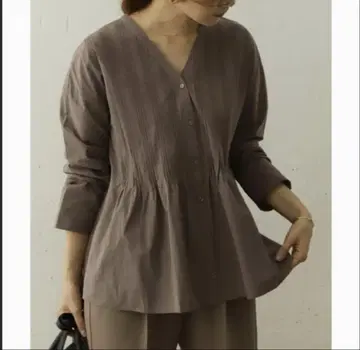 어반 리서치 도어스 핀턱 블라우스 모카