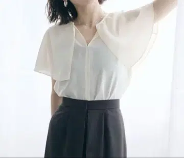 [ EMMEL REFINES ] EM 케이프 칼라 스키퍼 블라우스