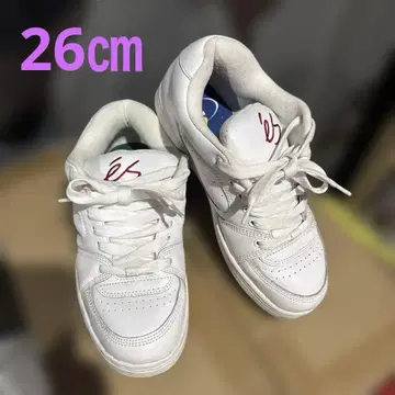 es 화이트 스니커즈