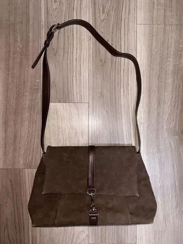 한국 OVHEE 스웨이드 스퀘어 백