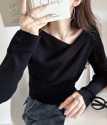 택 포함 미사용 새상품 드레이프 디자인 니트