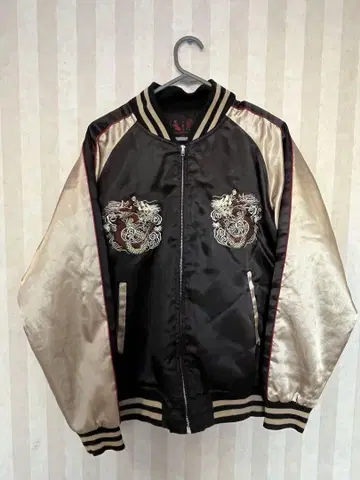 스카잔 M 사이즈 블랙과 골드 컬러 자수