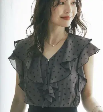 도트 무늬 프릴 블라우스