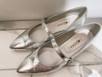 다이애나 실버 스틸레토 플랫슈즈