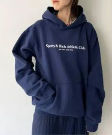 Sporty & Rich 애슬레틱 클럽 후디 네이비