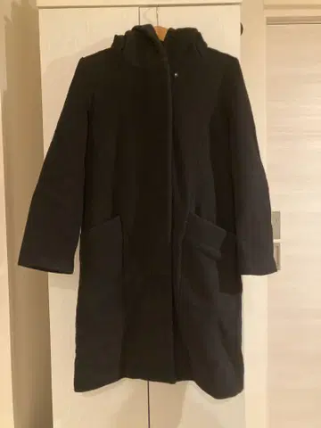 Soffitto 후드 부착 블랙 롱 코트