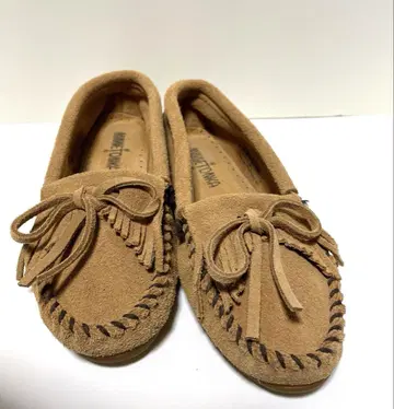 MINNETONKA/미네통카 킬티 스웨이드 모카신 베이지
