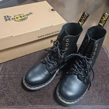 [ 새상품급 ] 닥터마틴 Dr.Martens 8홀 UK3 22cm