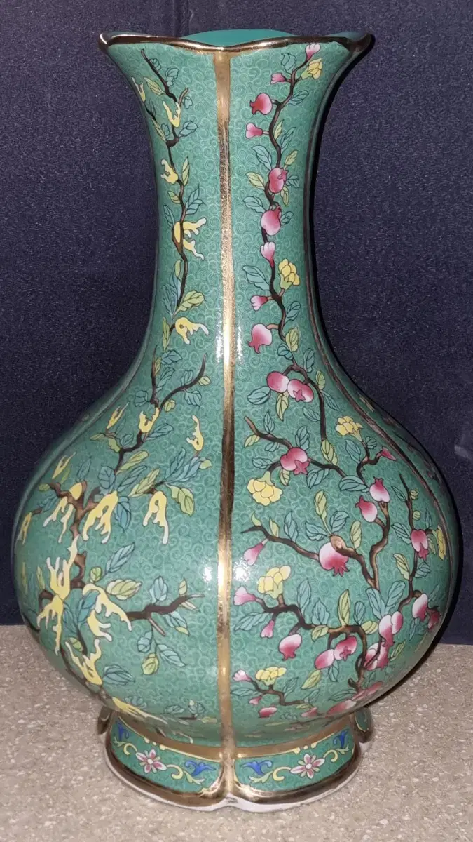 Qianlong Imperial Kiln Cloisonné Flower and Flower Pattern Large Vase, Height 46, Diameter 28 cm, Chinese Porcelain, Antique