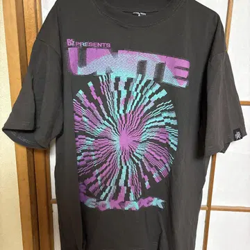 UNITE 티셔츠 L 사이즈