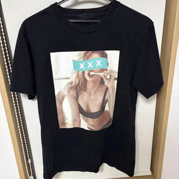 XXX 갓 셀렉션 프린트 디자인 블랙 T셔츠