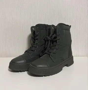 UNIQLO C 패디드 레이스업 부츠 OLIVE