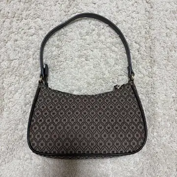 MOUSSY 백
