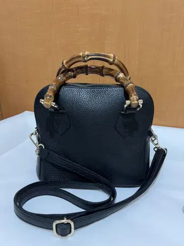 안드레아 카르도네 대나무 핸들 블랙 가죽 백 이탈리아제