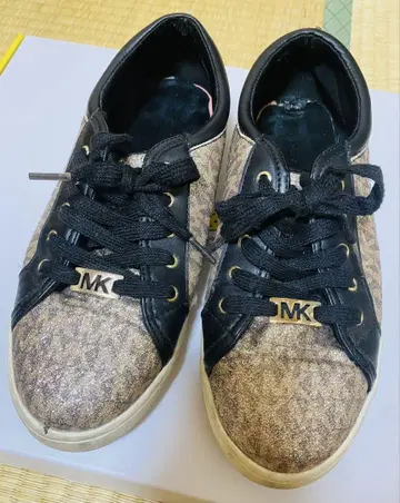 마이클코어스 스니커즈 골드x블랙 23.5cm