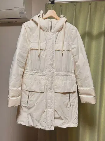 MARCCAIN 화이트 다운 자켓