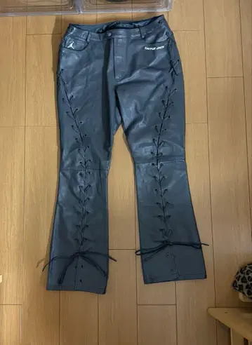 [ 초레어 ] Cactus Jack 가죽 팬츠