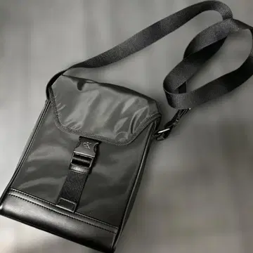 CK 블랙 숄더백